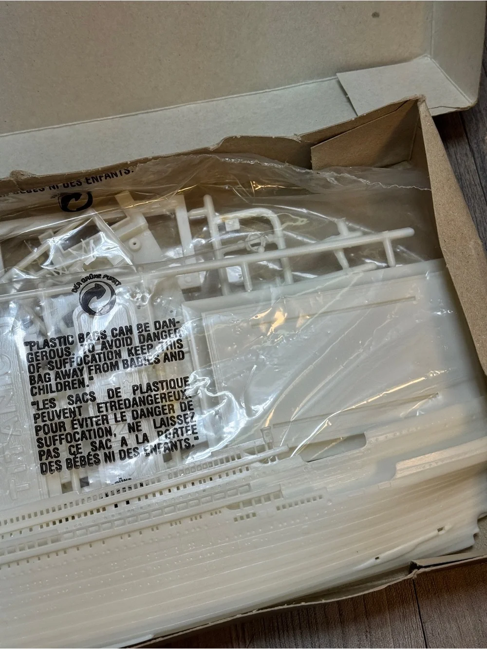 Revell RMS Titanic Famous Ocean Liner 1:570 scale plastic model kit 85-0445